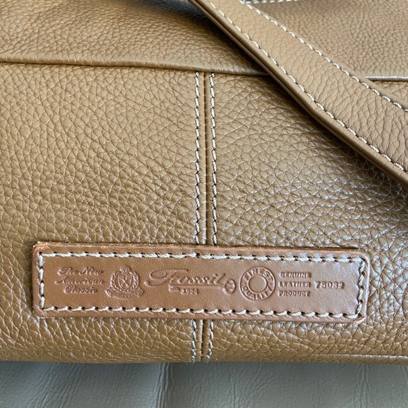 Authentic fossil Purse!! - Picture 10 of 16